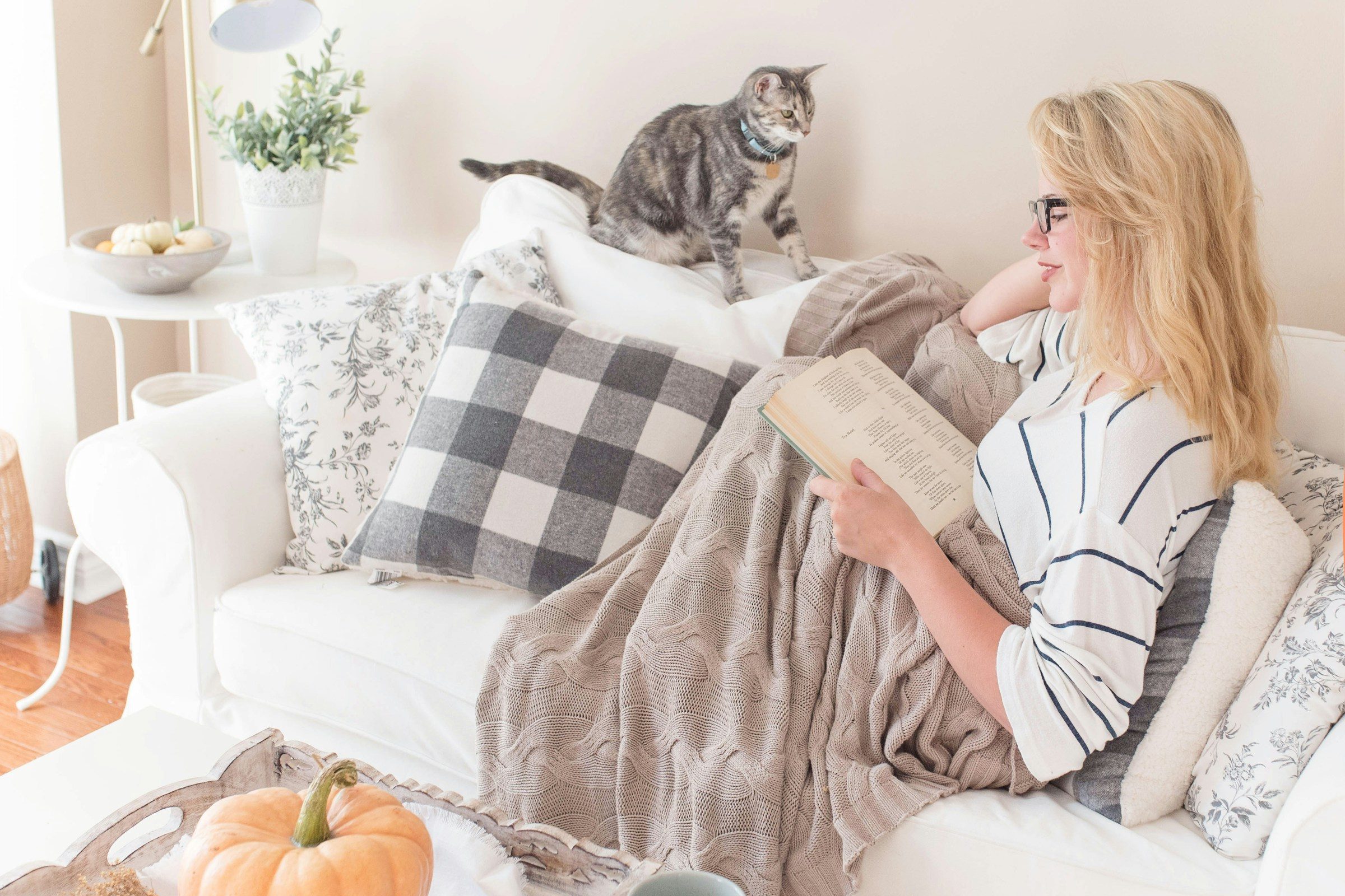 Bezpieczna przystań – o zjawisku comfort book